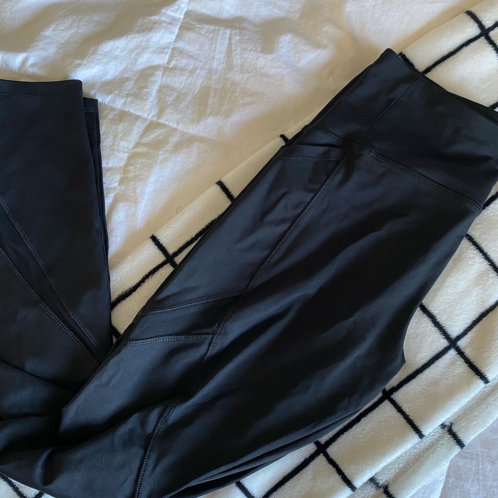 BLACK FOREVER 21 LEGGINGS